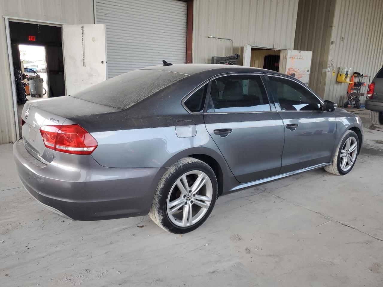 2014 Volkswagen Passat Se - Image 3