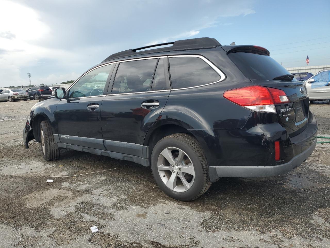 2013 Subaru Outback 3.6R Limited - Image 2
