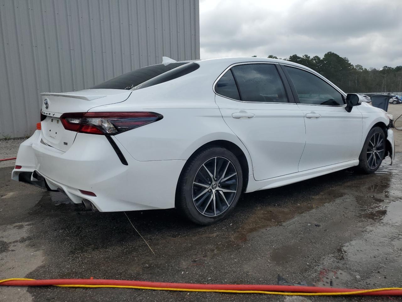 2021 Toyota Camry Se - Фото 3
