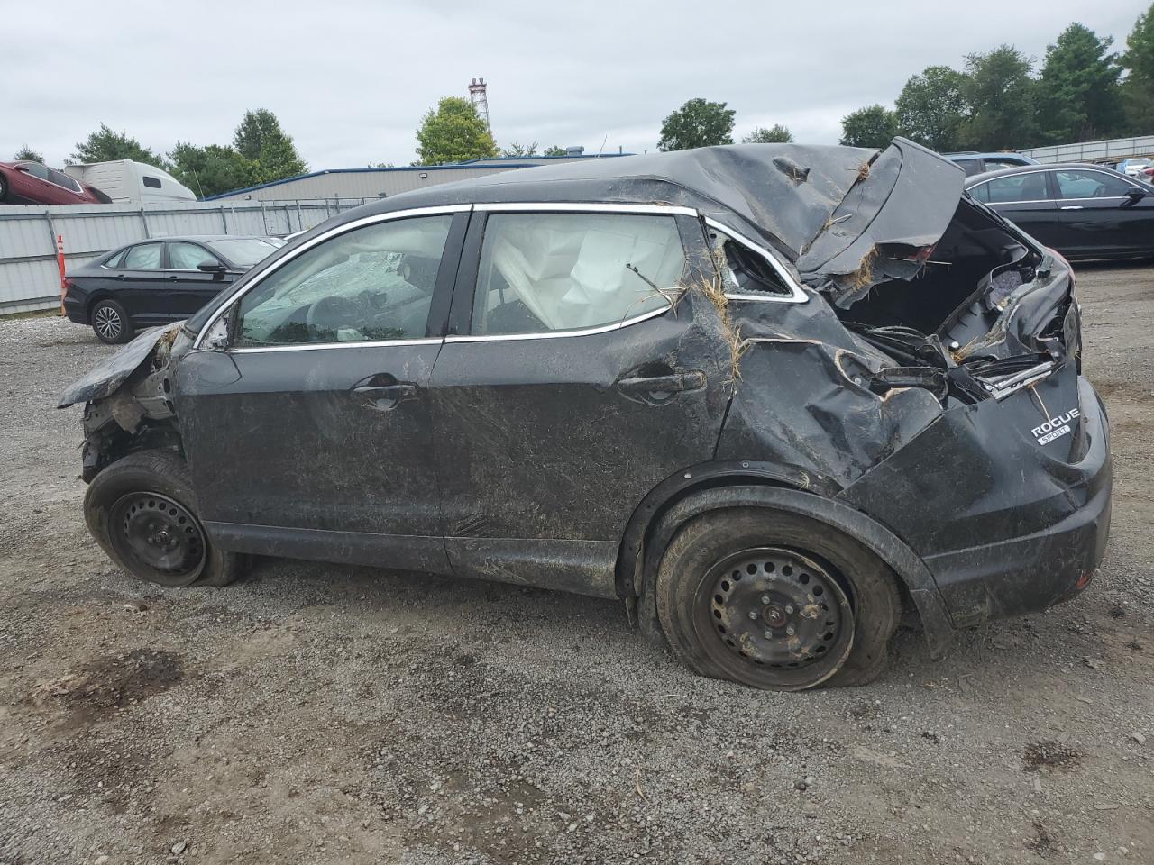 2020 Nissan Rogue Sport S - Фото 2