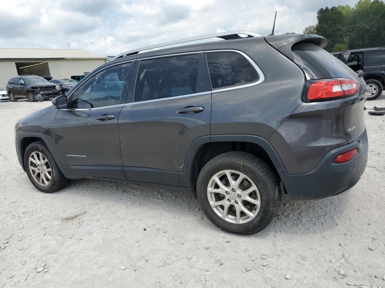 2016 Jeep Cherokee Latitude - Image 2