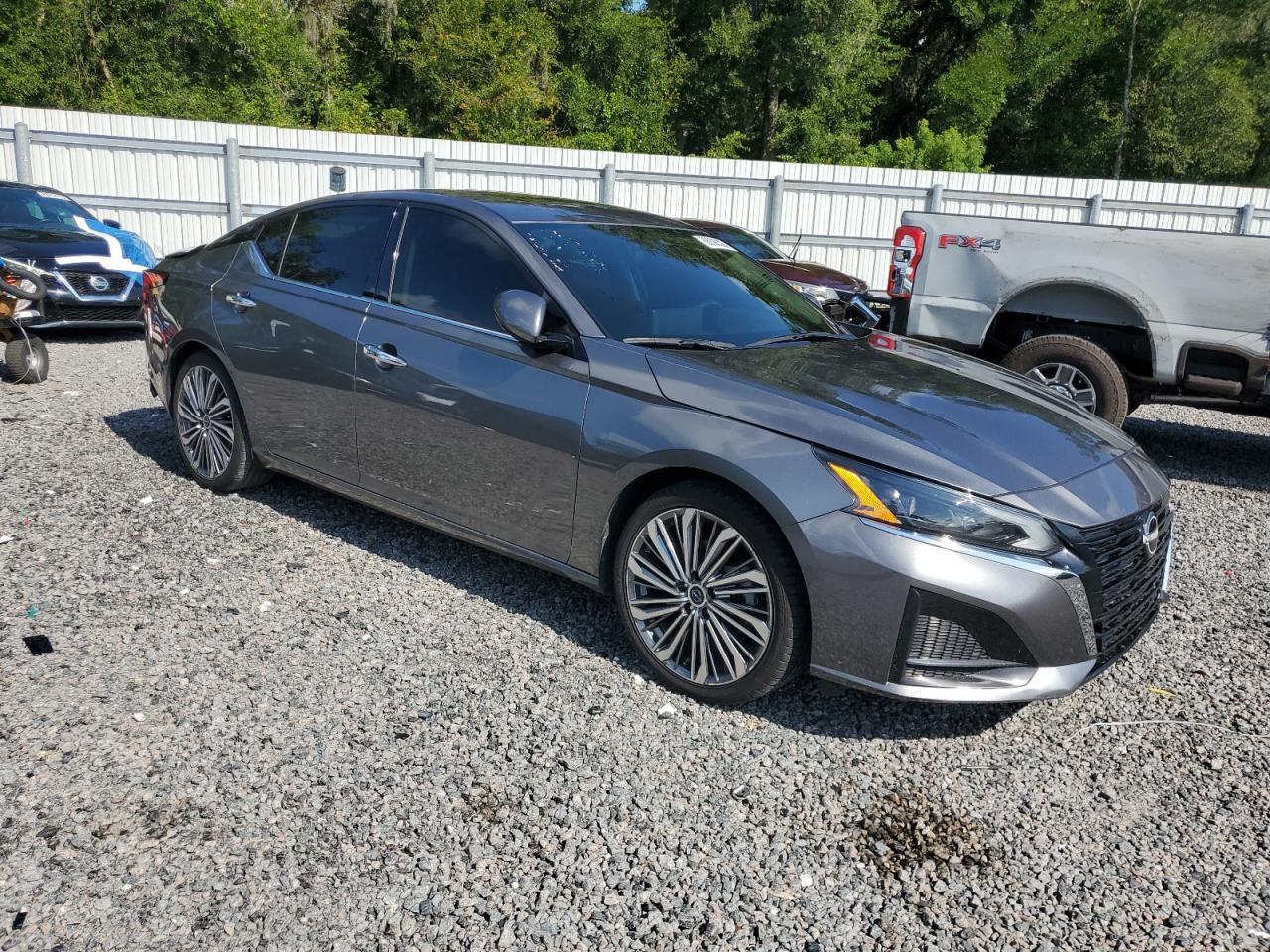 2023 Nissan Altima Sl - Image 4