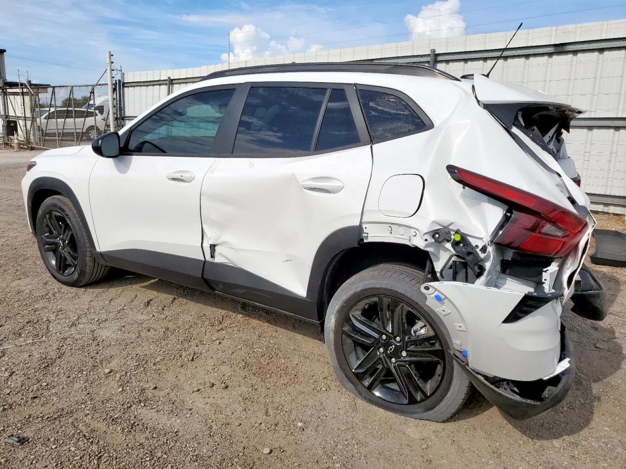 2025 Chevrolet Trax Activ - Image 2