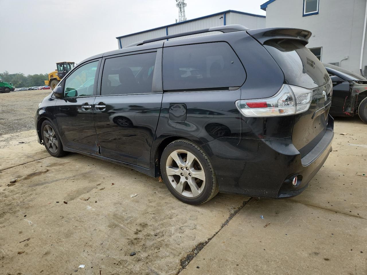 2015 Toyota Sienna Sport - Фото 2