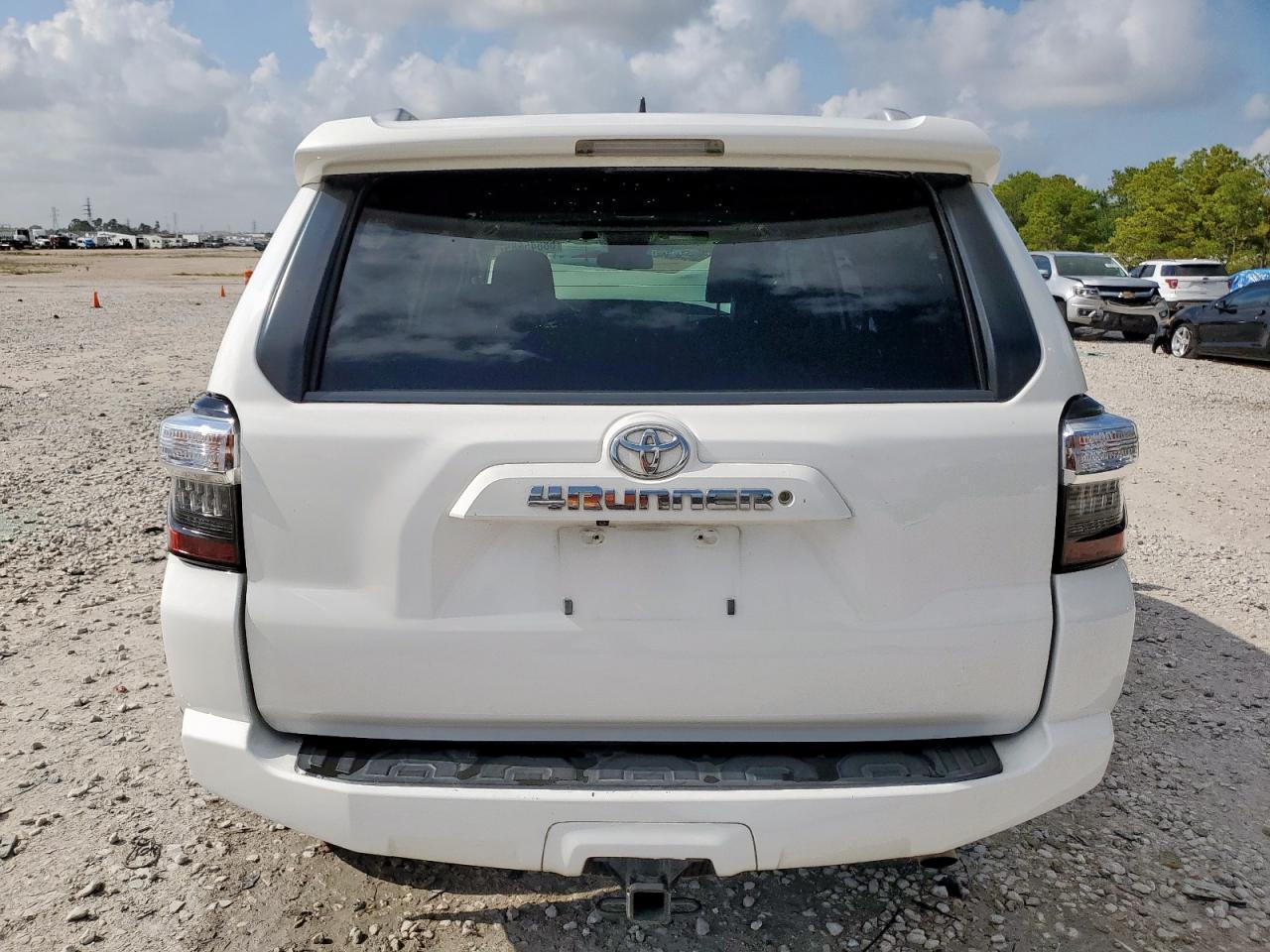 2016 Toyota 4Runner Sr5 - Image 6
