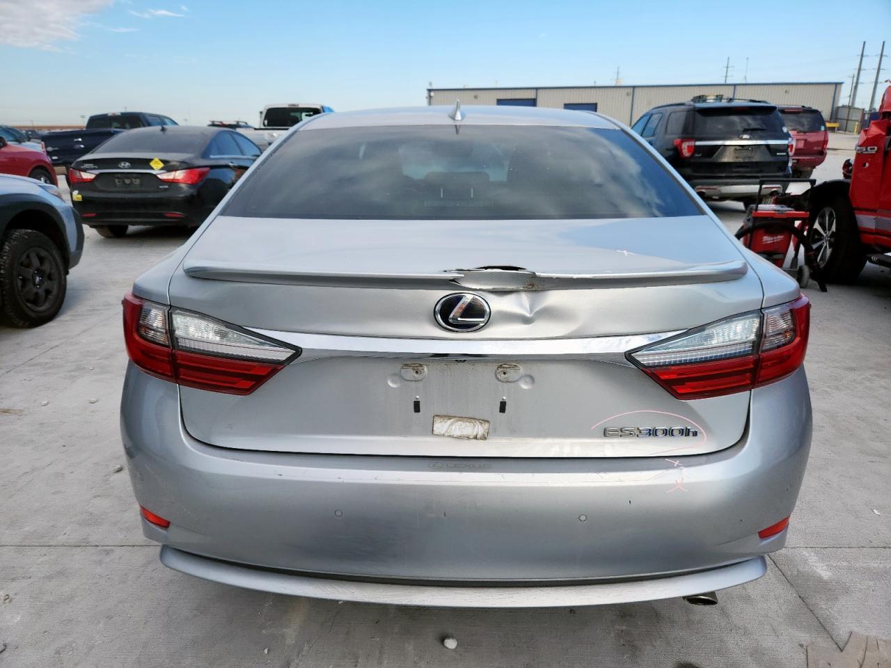 2017 Lexus Es 300H - Фото 6