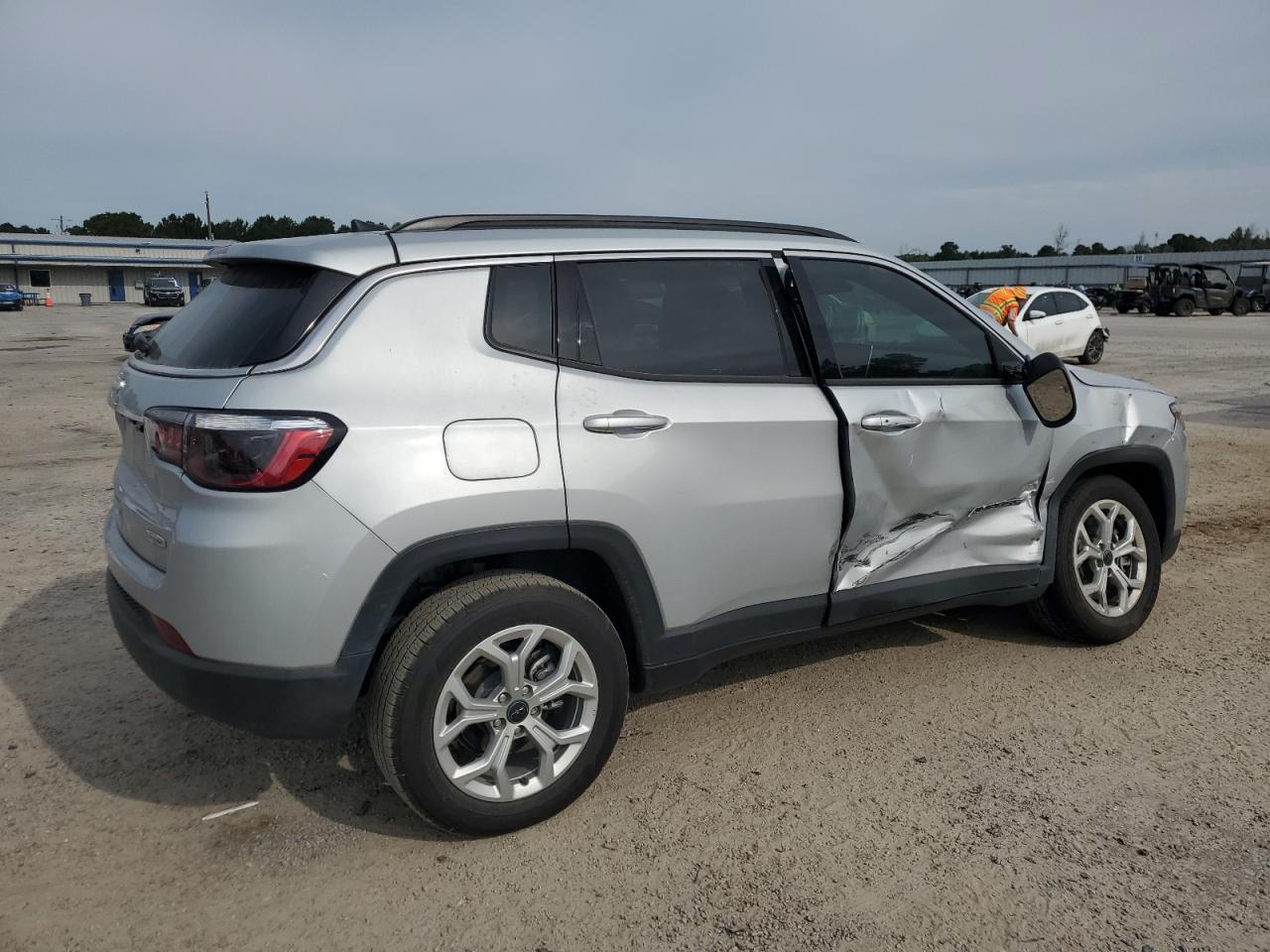 2025 Jeep Compass Latitude - Фото 3