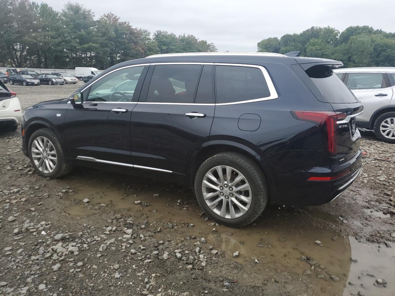 2022 Cadillac Xt6 Premium Luxury - Image 2