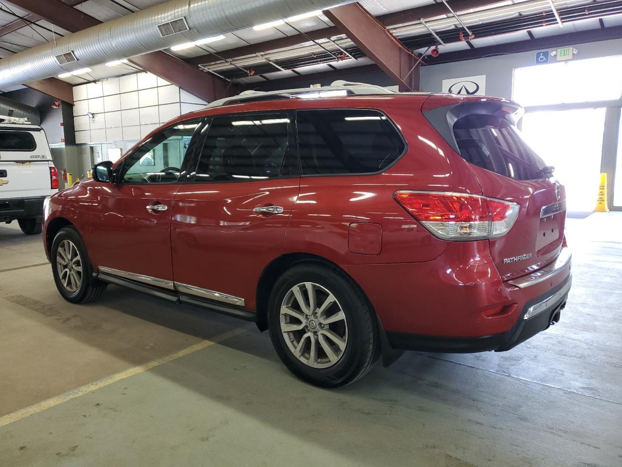 2014 Nissan Pathfinder S - Image 2