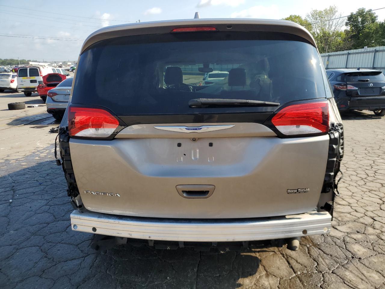 2018 Chrysler Pacifica Touring L Plus - Фото 6