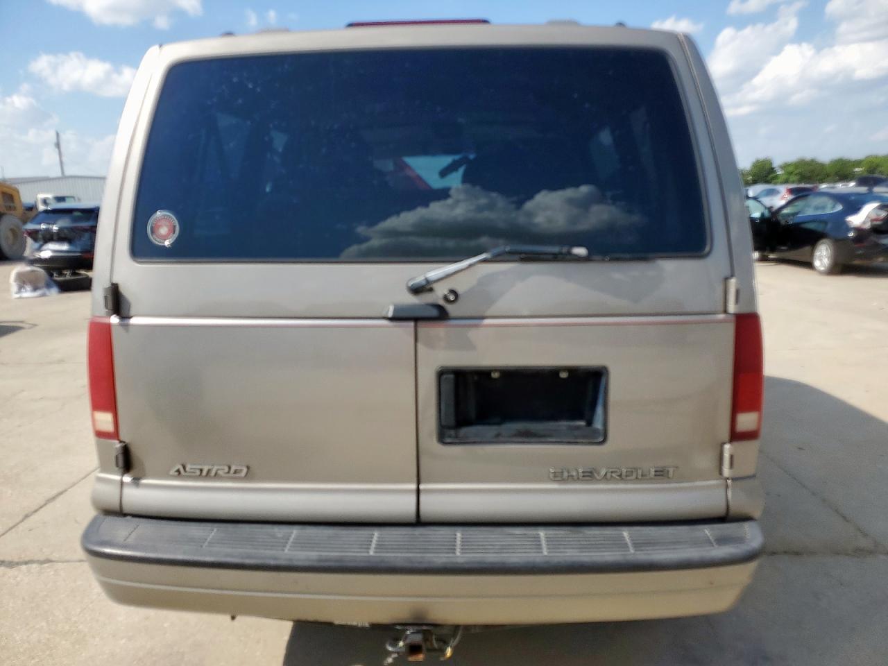 2001 Chevrolet Astro - Фото 6