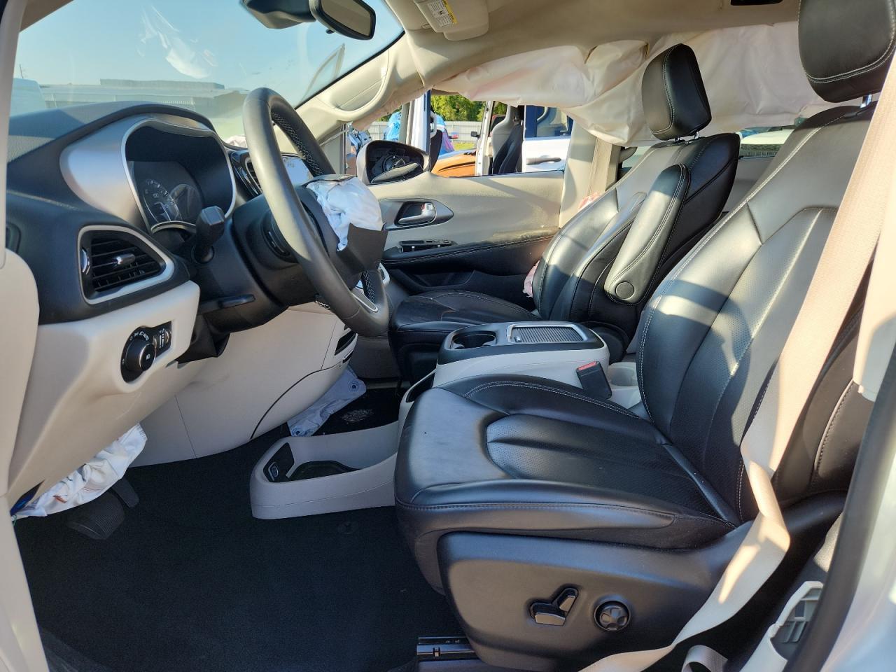 2023 Chrysler Pacifica Touring L - Image 7