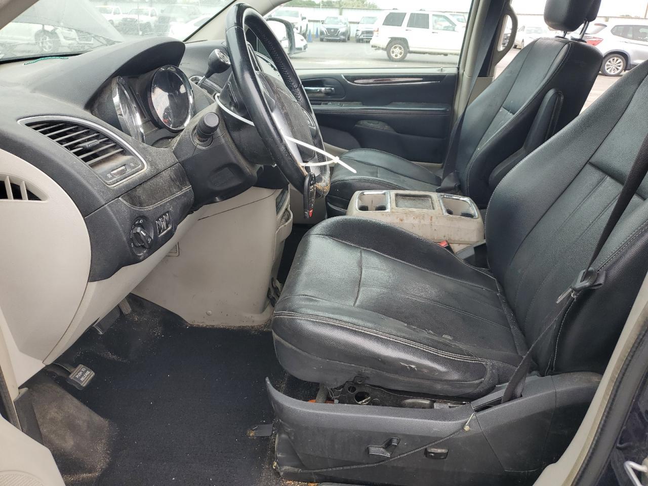 2013 Chrysler Town & Country Touring - Фото 7