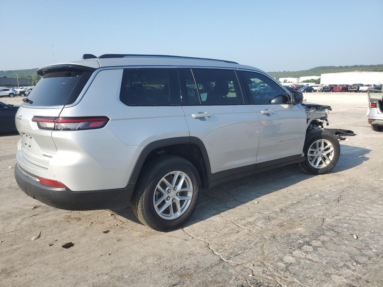 2023 Jeep Grand Cherokee L Laredo - Image 3