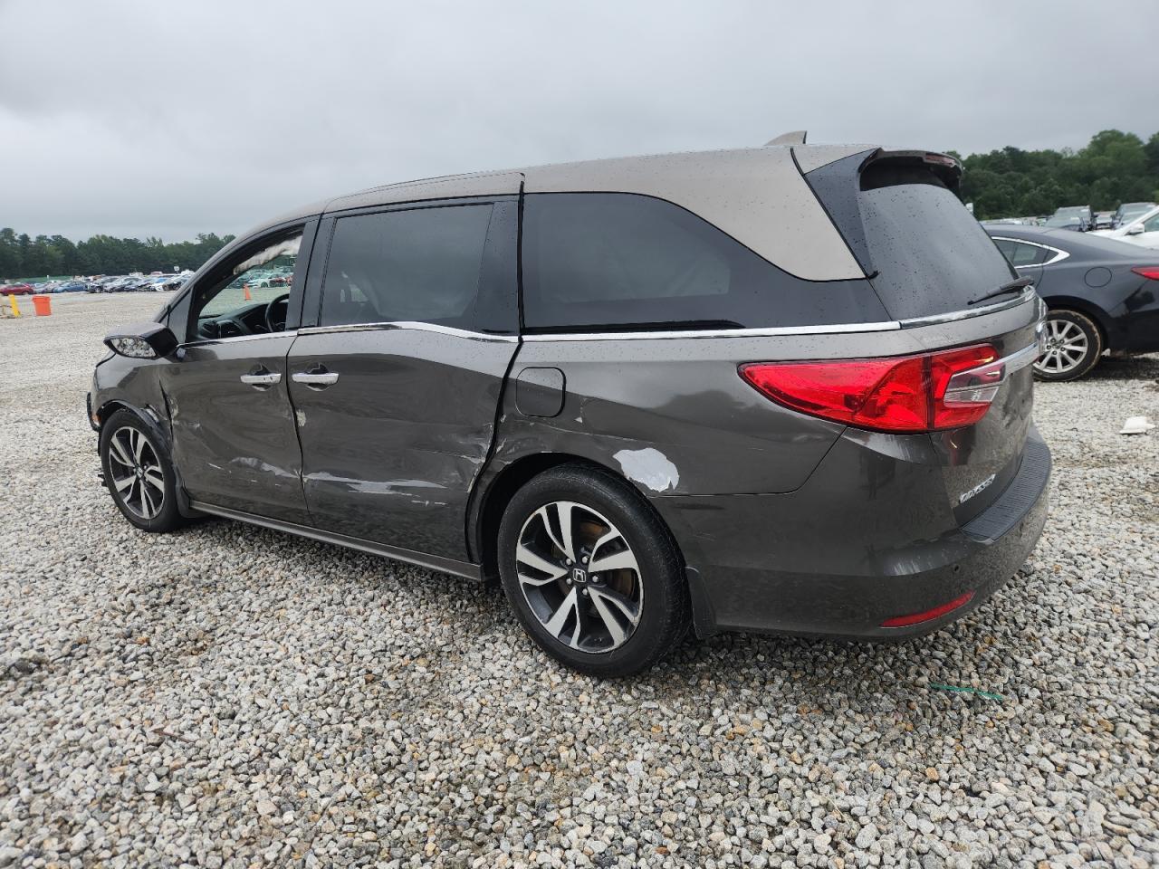 2018 Honda Odyssey Elite - Image 2
