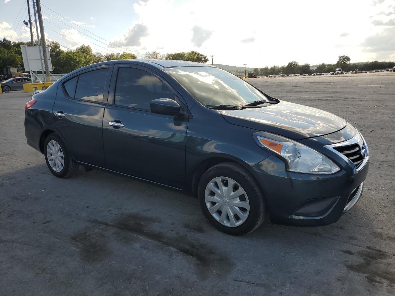 2017 Nissan Versa S - Фото 4