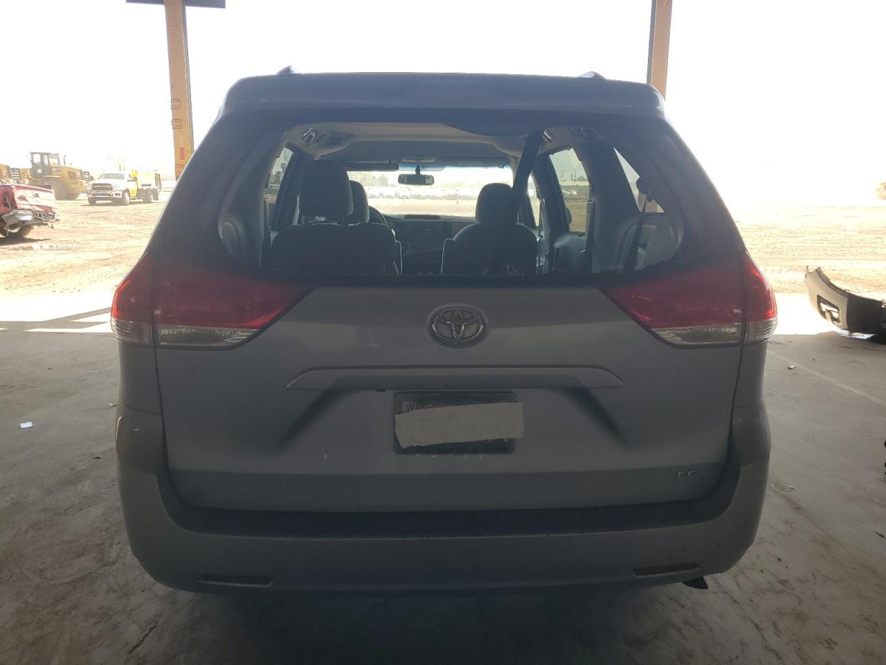 2013 Toyota Sienna Le - Image 6