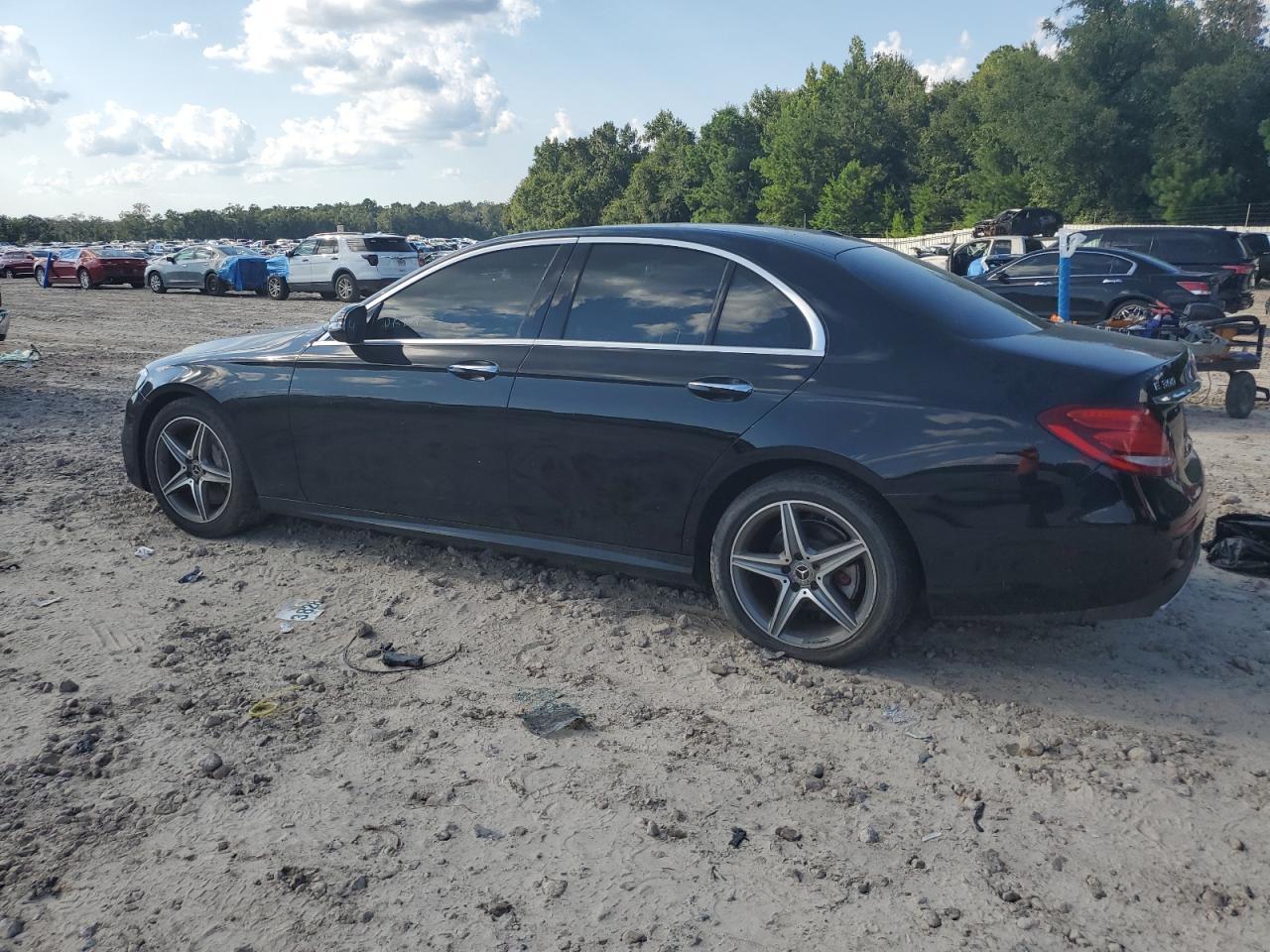 2017 Mercedes-Benz E 300 - Фото 2