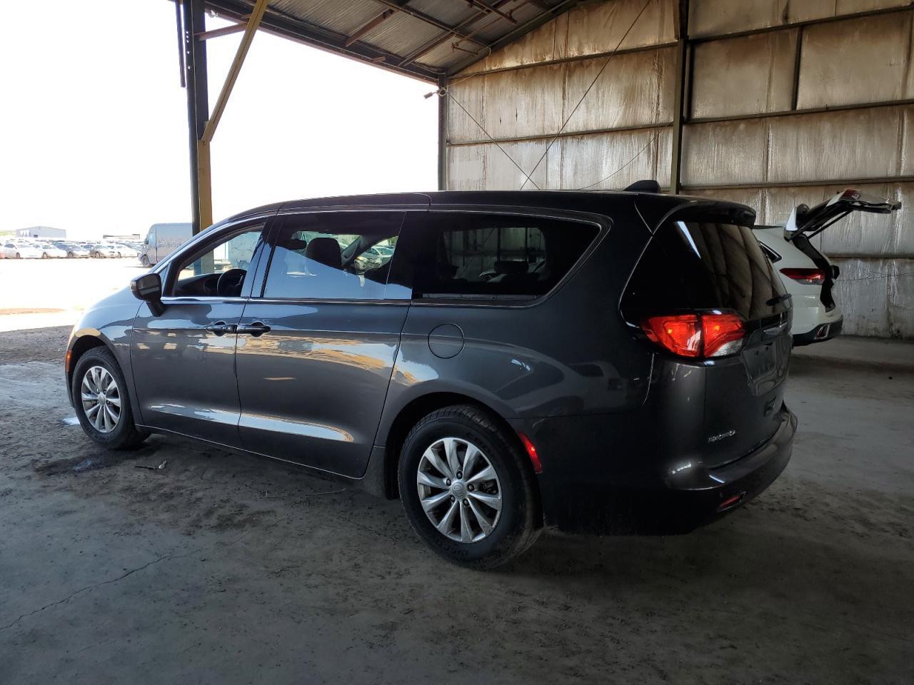 2017 Chrysler Pacifica Touring - Фото 2