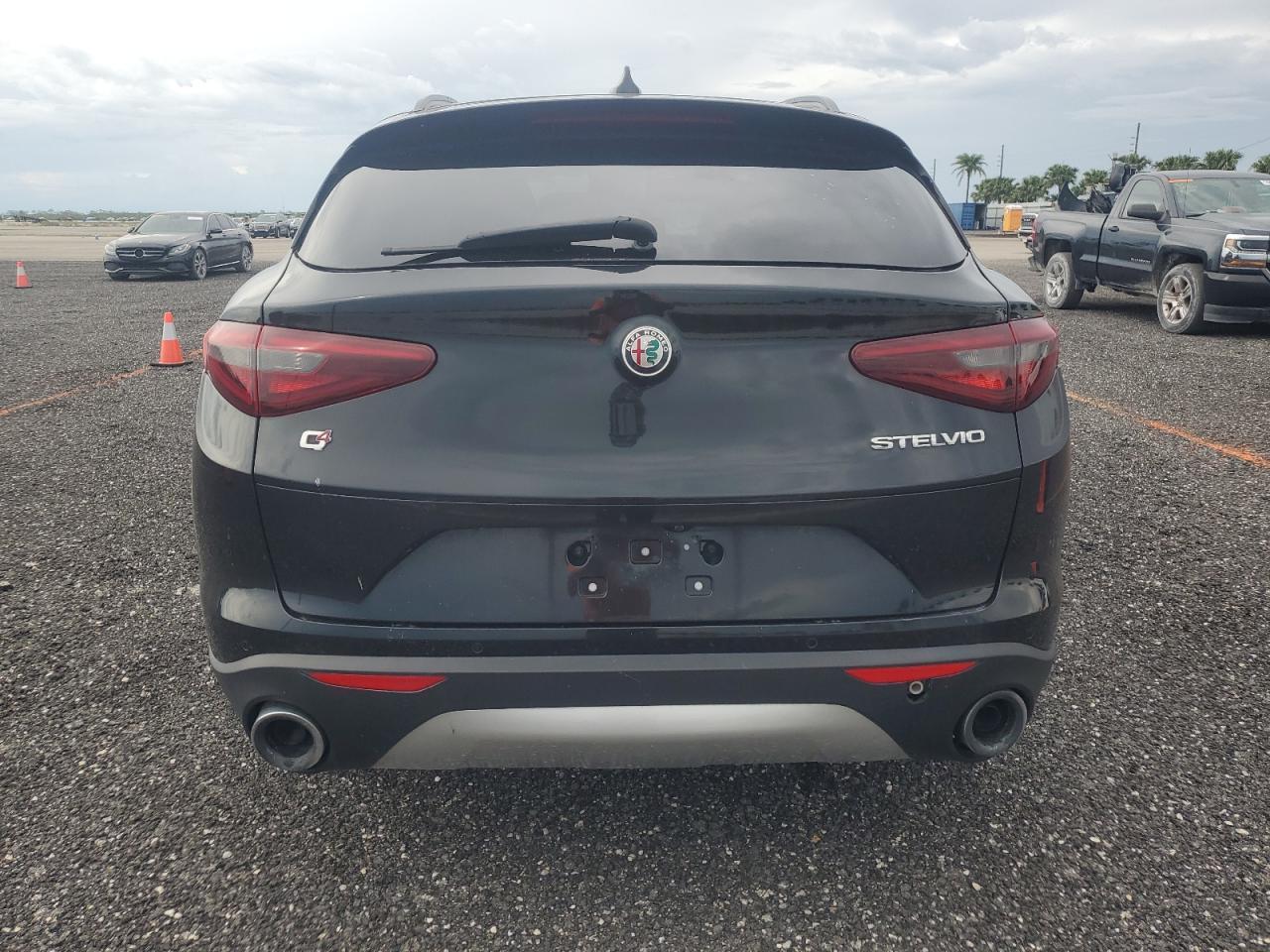 2018 Alfa Romeo Stelvio Sport - Image 6