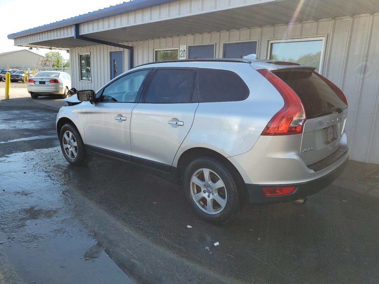 2010 Volvo Xc60 3.2 - Image 2