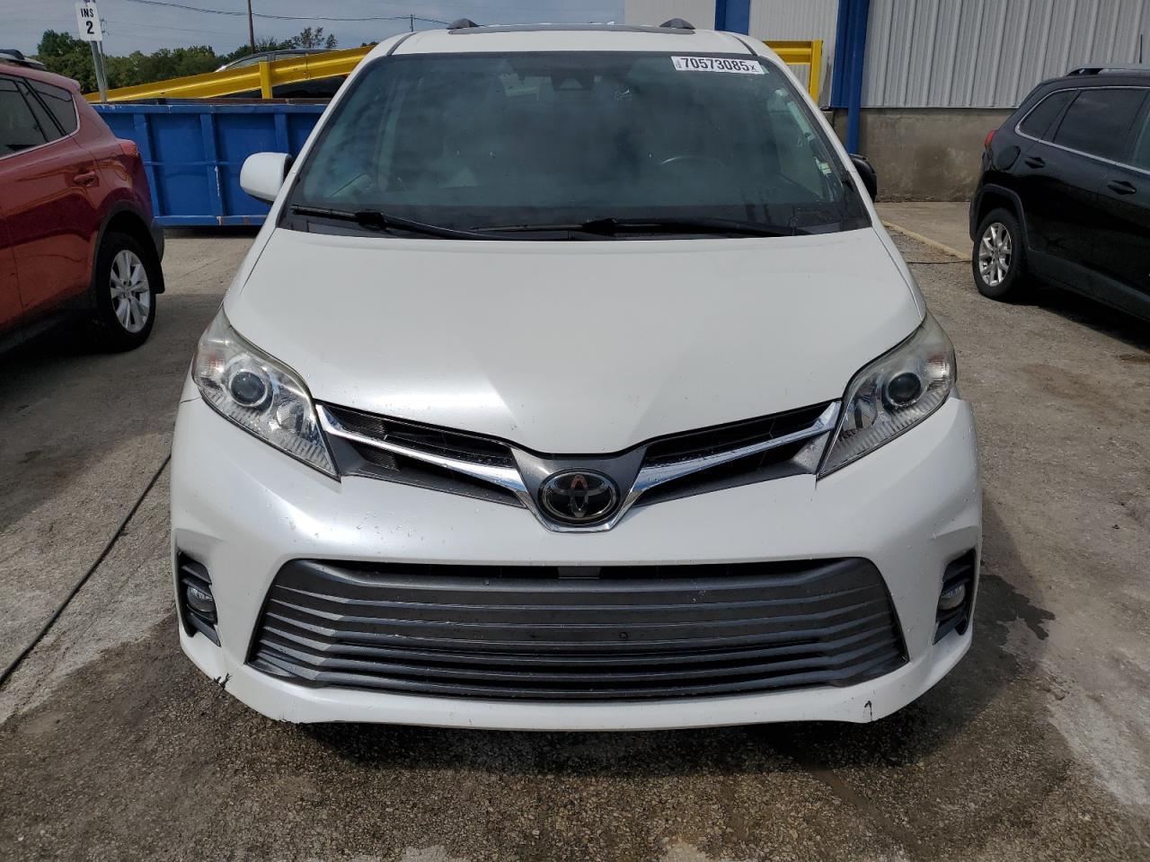 2018 Toyota Sienna Xle 8-Passenger - Фото 5
