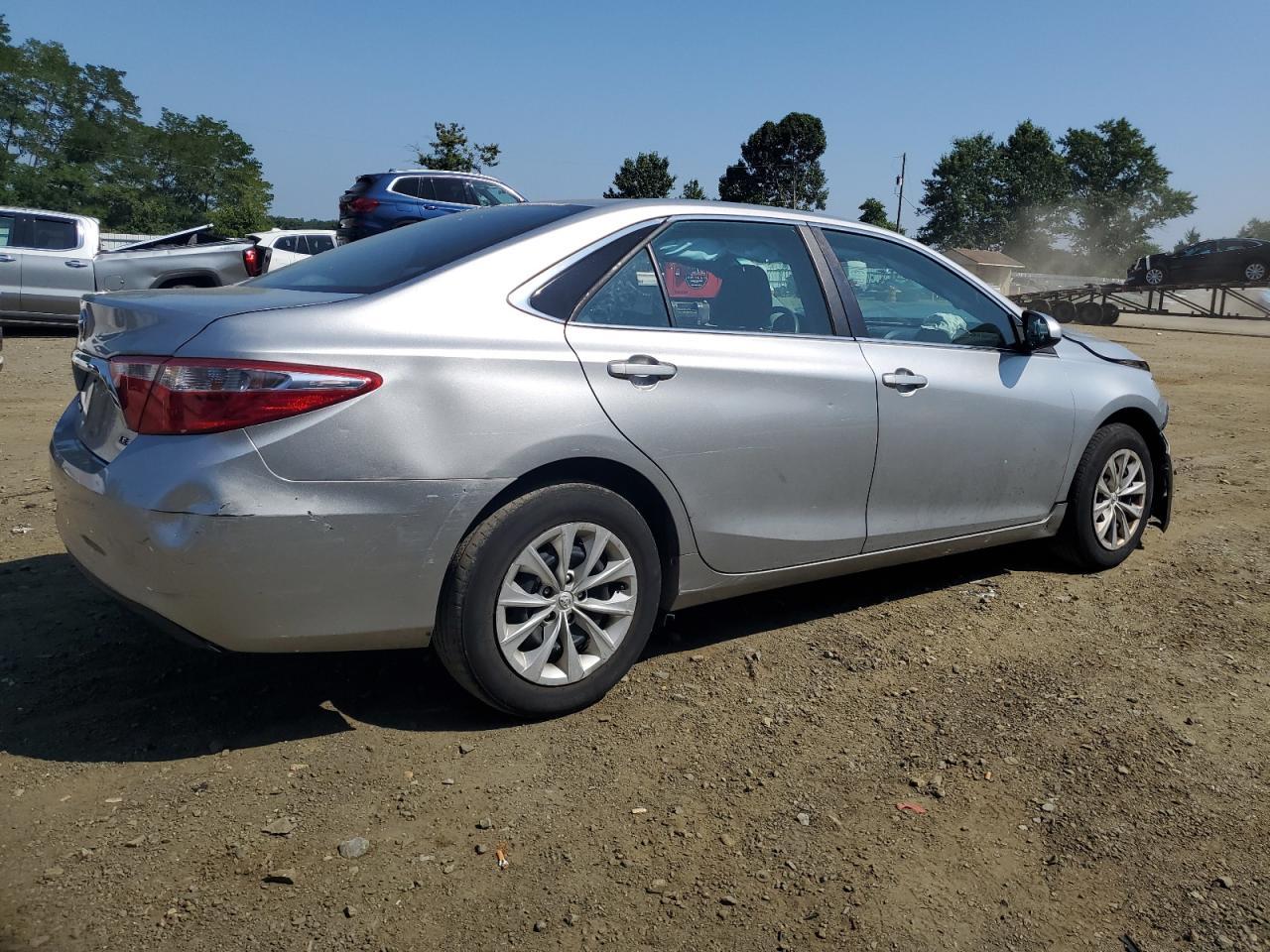 2016 Toyota Camry Le - Image 3