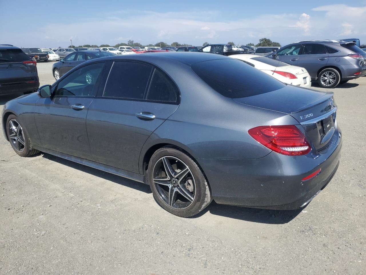 2018 Mercedes-Benz E 300 - Фото 2