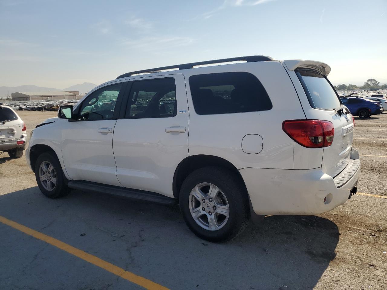 2013 Toyota Sequoia Sr5 - Фото 2