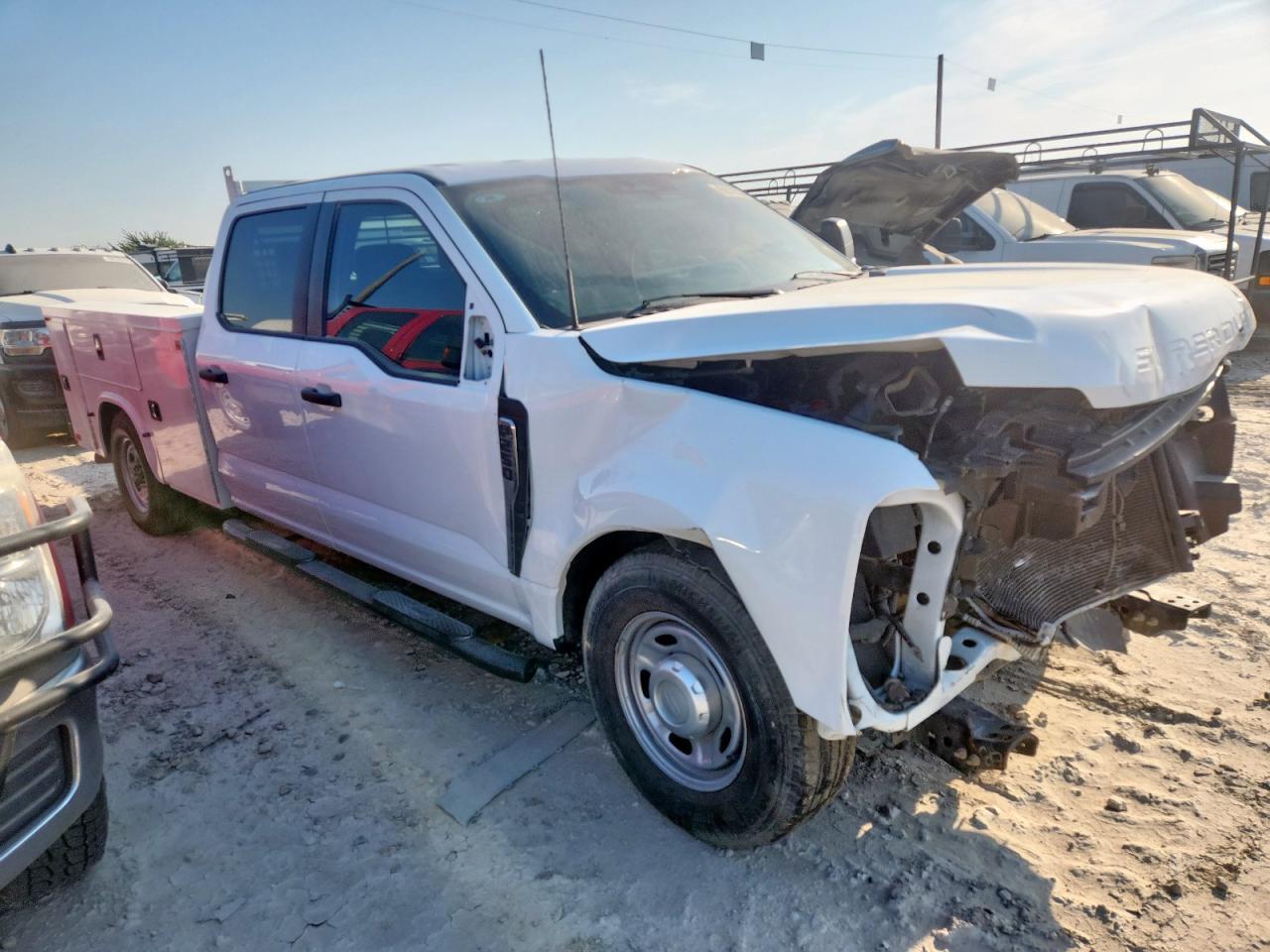 2023 Ford F250 Super Duty - Фото 4