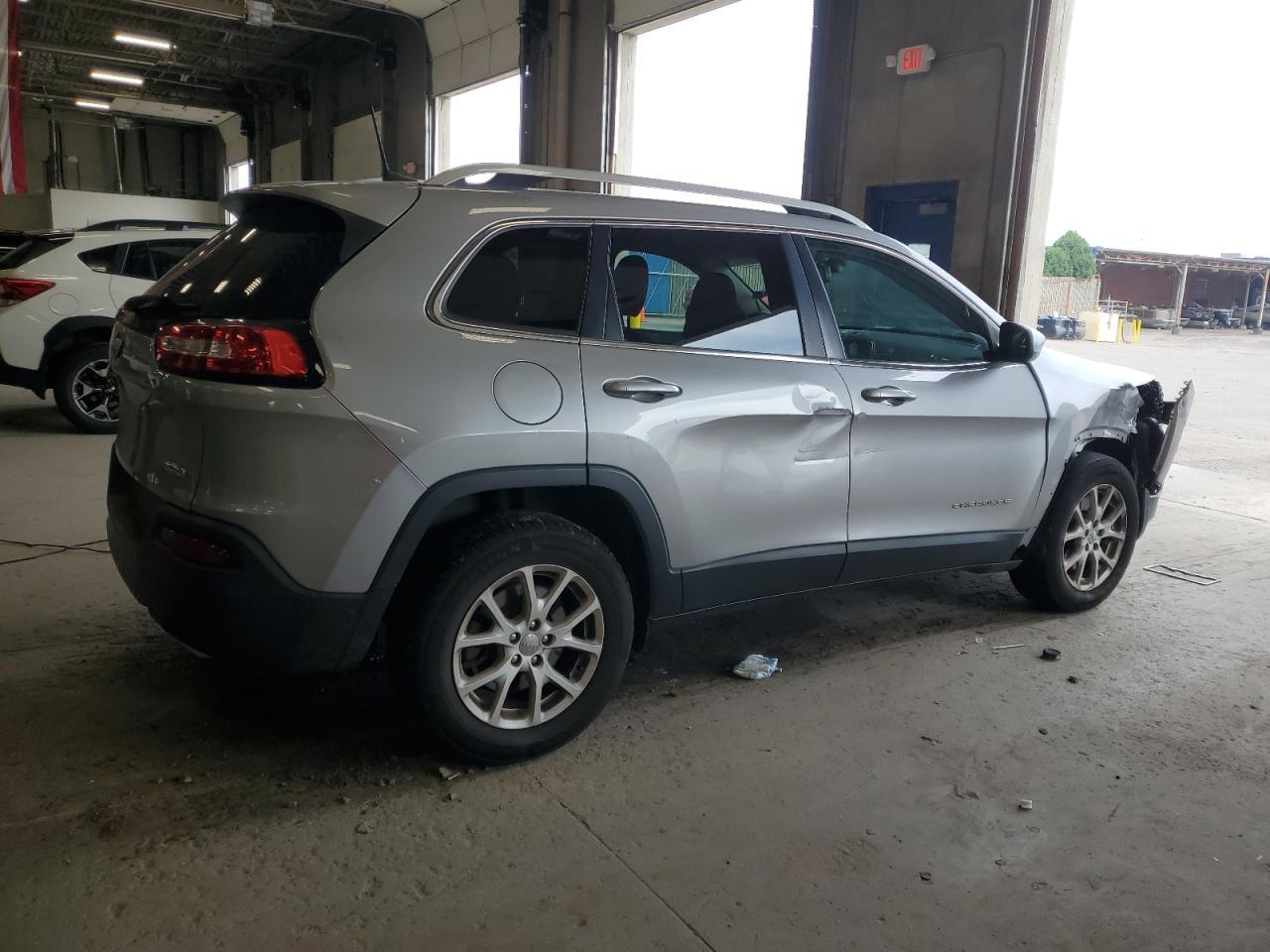 2017 Jeep Cherokee Latitude - Image 3