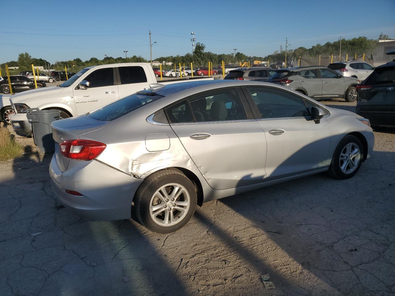 2017 Chevrolet Cruze Lt - Image 3