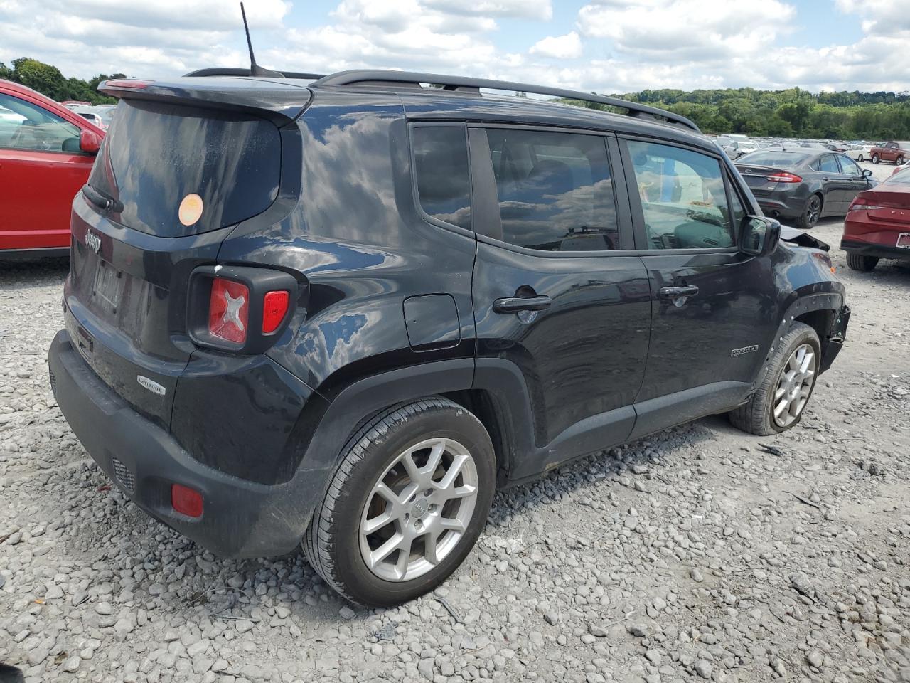 2020 Jeep Renegade Latitude - Image 3