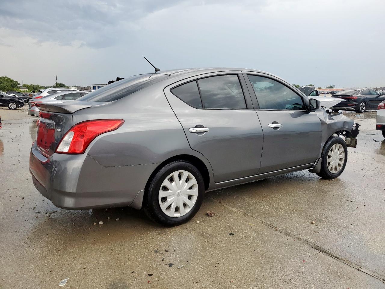 2018 Nissan Versa S - Фото 3