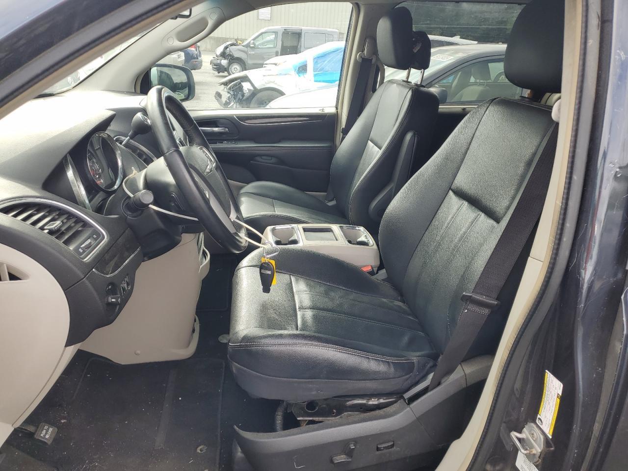 2012 Chrysler Town & Country Touring - Image 7