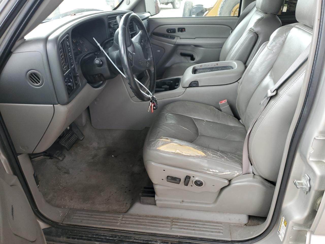 2004 Chevrolet Suburban K1500 - Image 7
