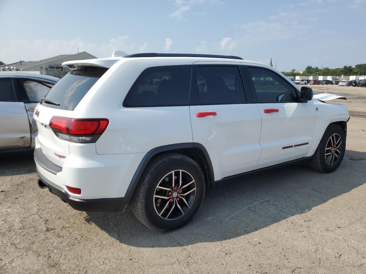 2018 Jeep Grand Cherokee Trailhawk - Image 3