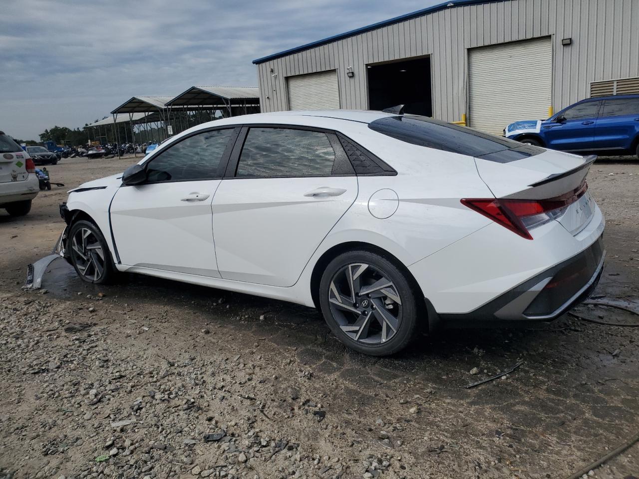 2025 Hyundai Elantra Sel Sport - Image 2