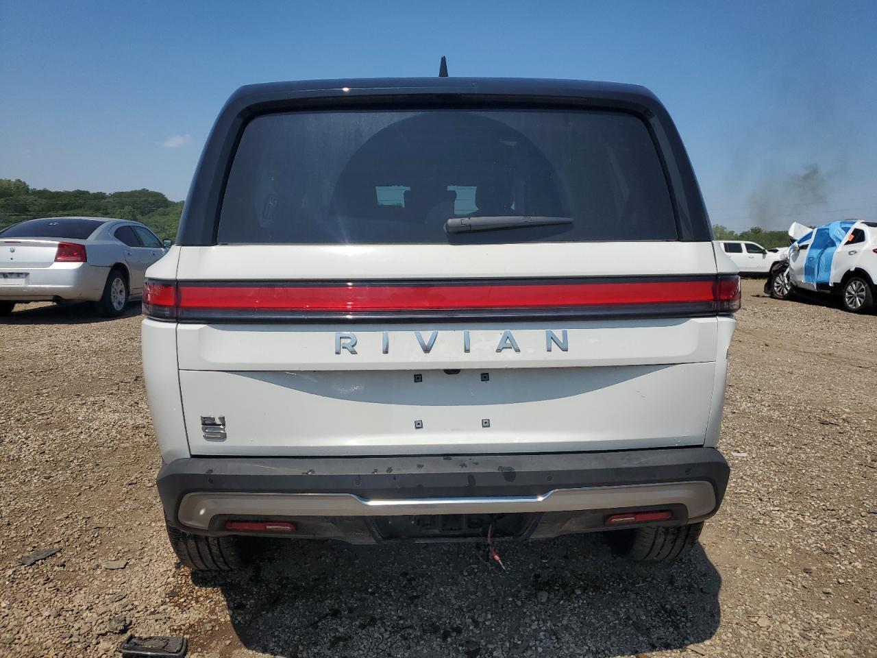 2025 Rivian R1S Adventure - Фото 6