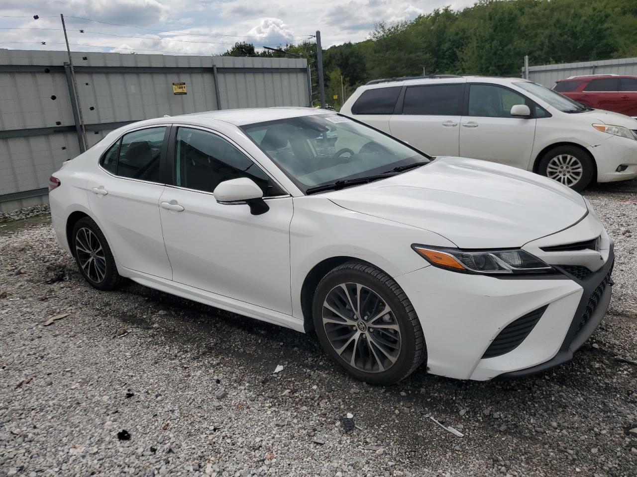 2020 Toyota Camry Se - Image 4