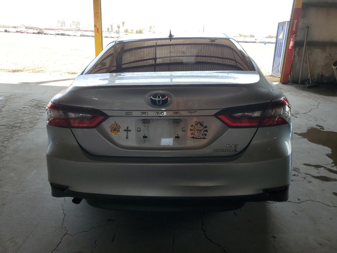 2021 Toyota Camry Le - Фото 6