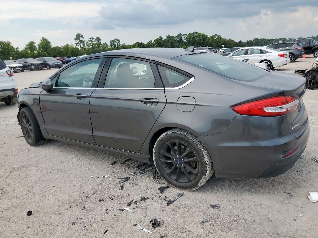 2020 Ford Fusion Se - Image 2