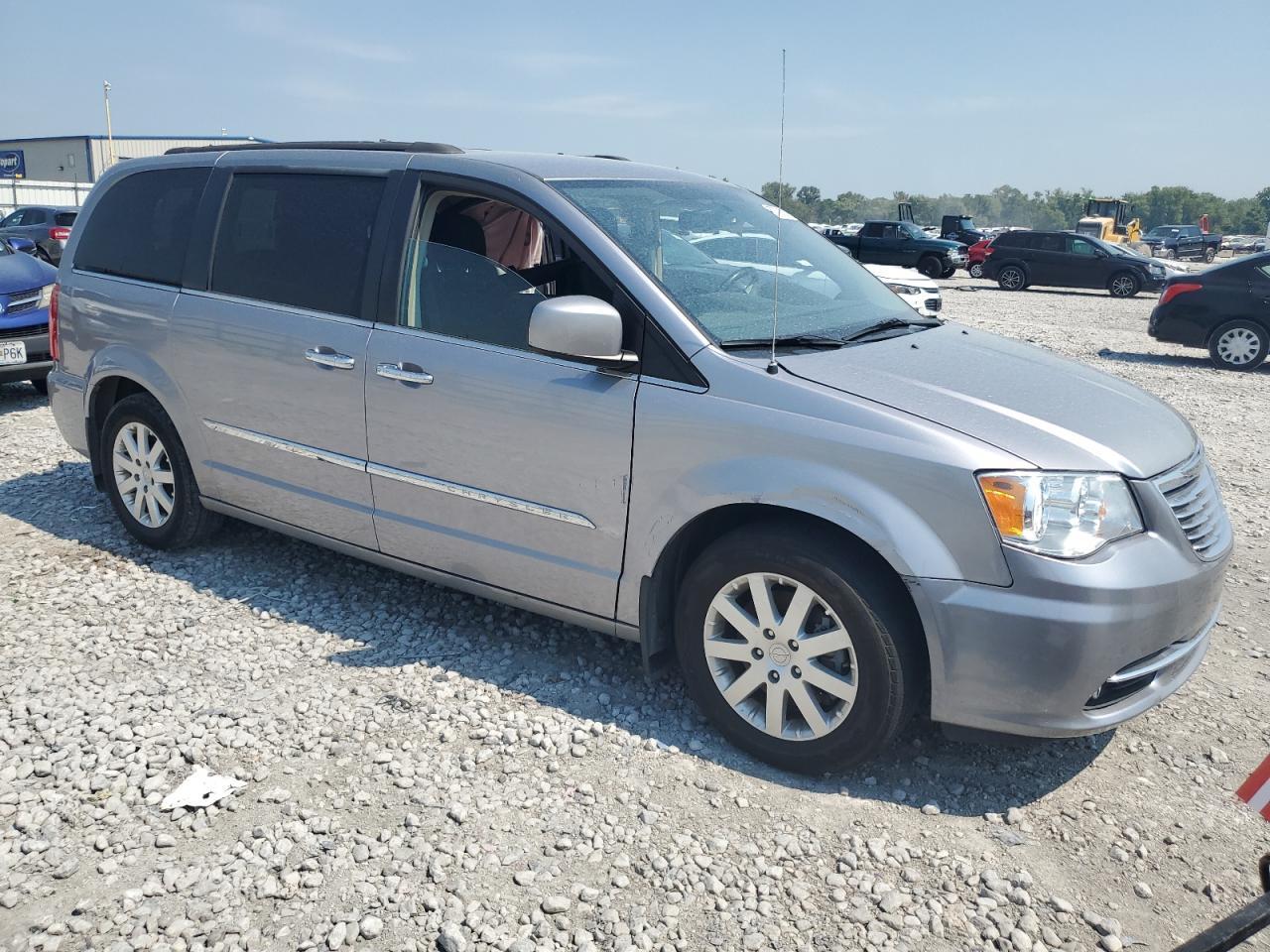 2016 Chrysler Town & Country Touring - Фото 4