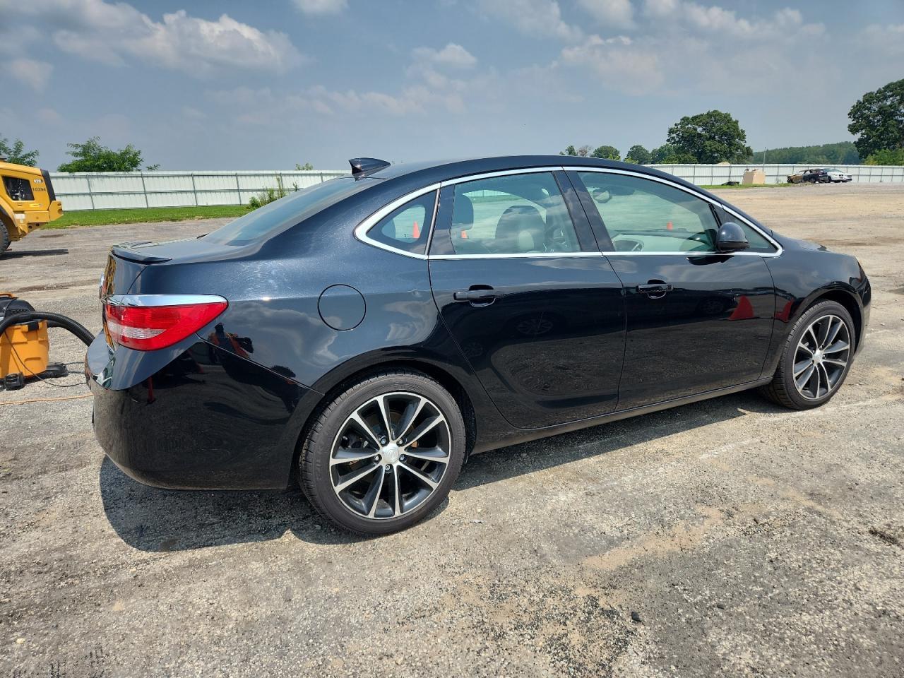 2016 Buick Verano Sport Touring - Фото 3