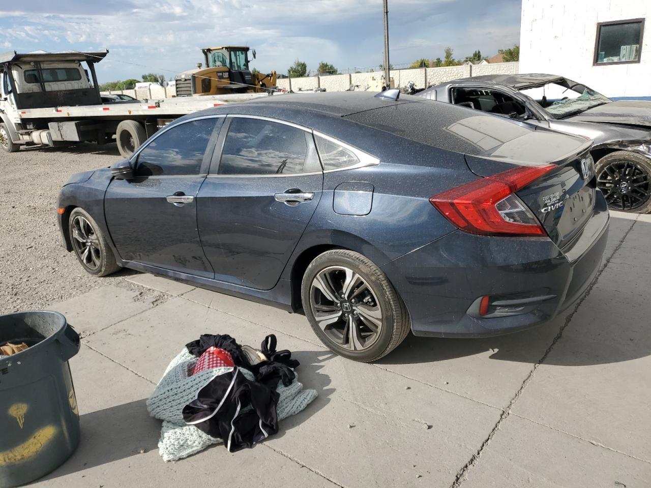 2016 Honda Civic Touring - Image 2