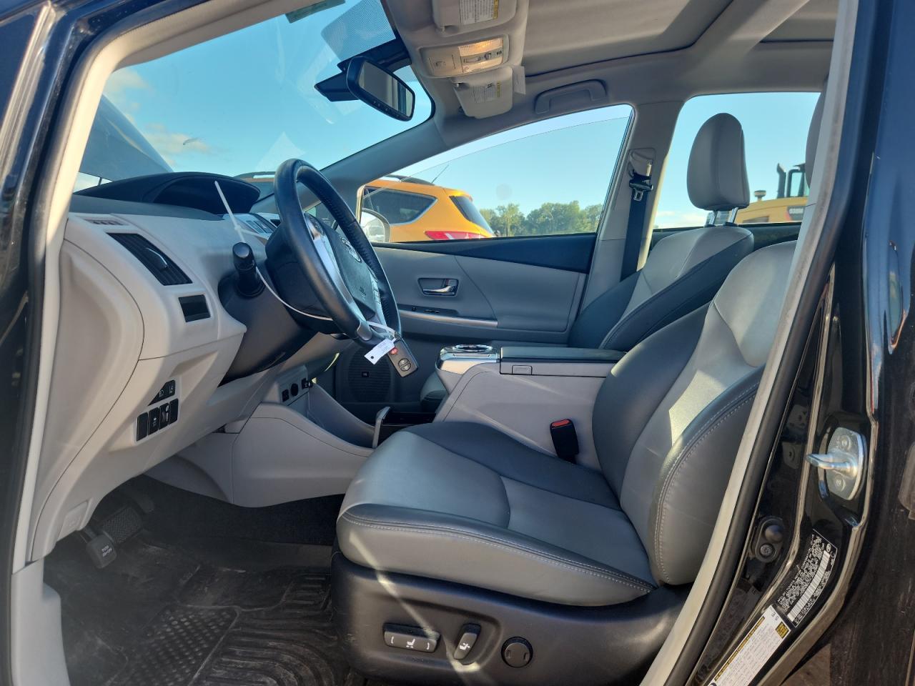 2015 Toyota Prius V - Image 7