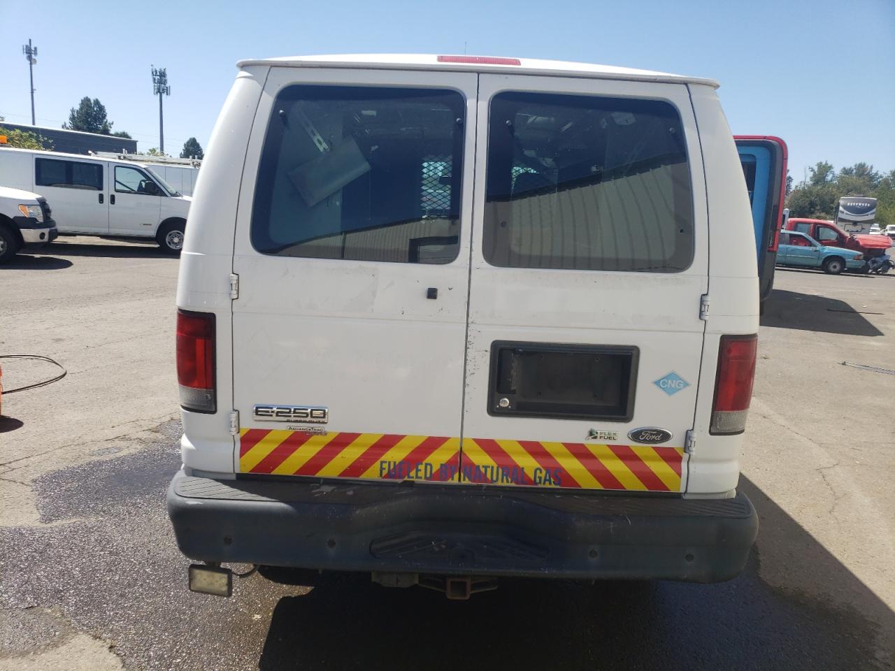 2012 Ford Econoline E250 Van - Фото 6