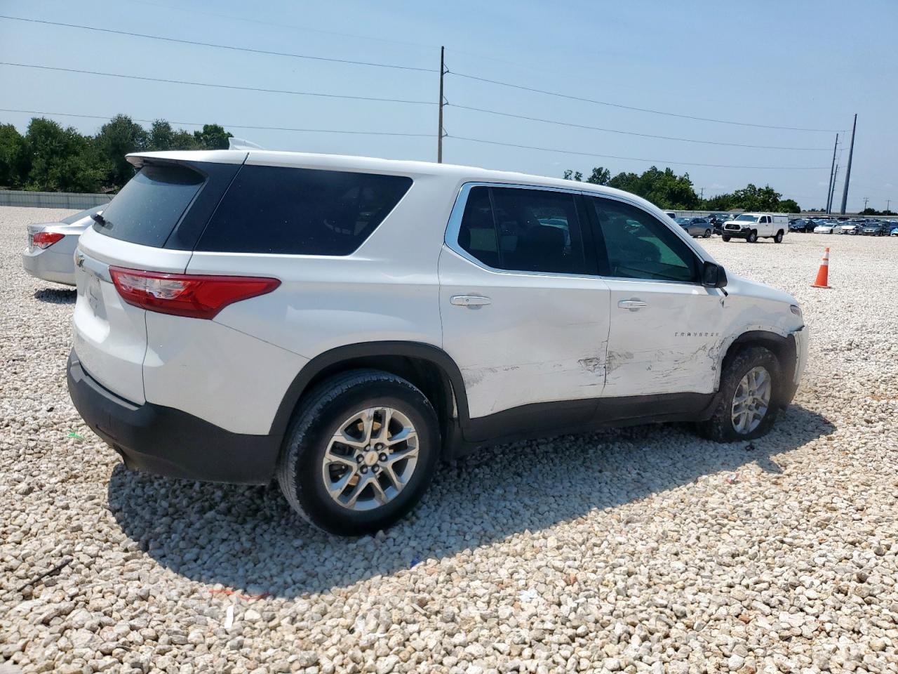 2021 Chevrolet Traverse Ls - Фото 3
