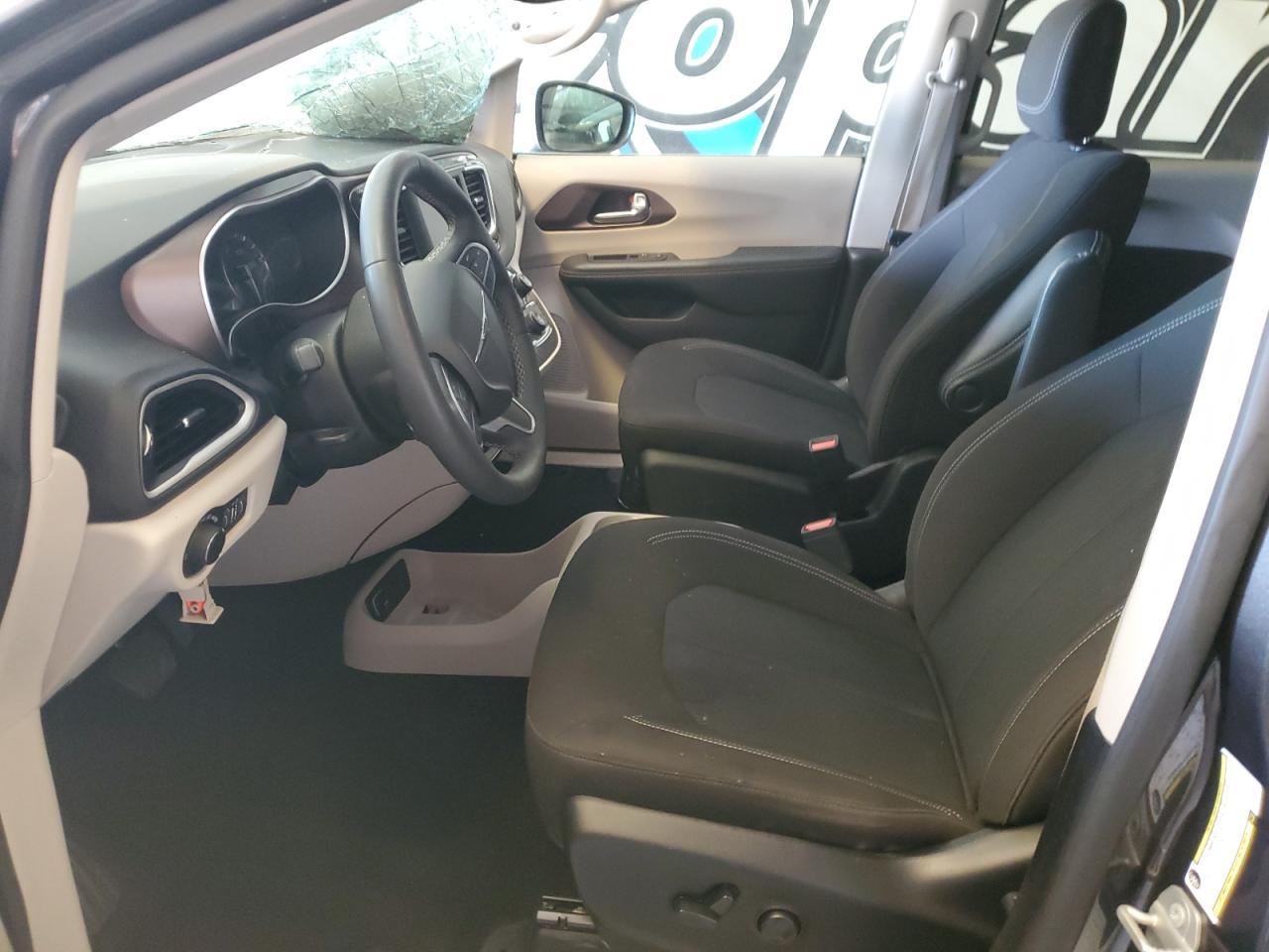 2023 Chrysler Voyager Lx - Image 7