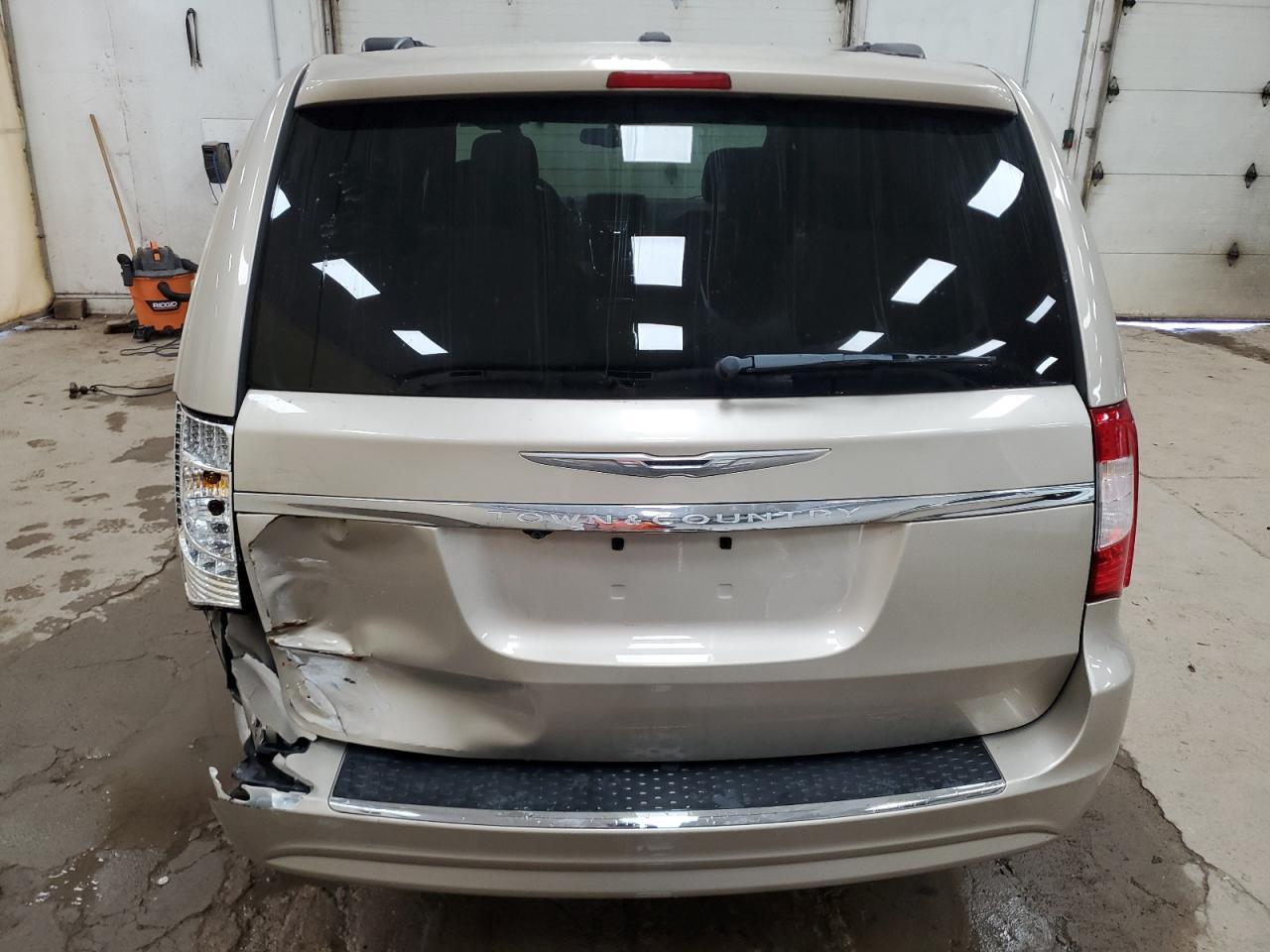 2016 Chrysler Town & Country Touring - Фото 6
